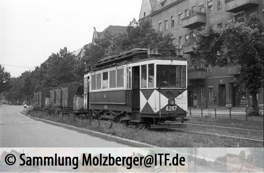 Ein Beispiel für den Straßenbahn-Güterverkehr. Hier am 13. Juni 1949 in der Scharnweberstraße. Foto Sammlung Molzberger